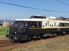 ☆Kumamoto-Aso★

阿蘇駅に到着する「特急あそぼーい」
ひと昔前は阿蘇BOYといえばSLやったけど、いつしか特急に格上げされたようだ。