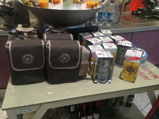 手荷物を預けた後にビールとジョッキセットのお土産が。乗り継ぎ時に没収されるんじゃないかと思って買わなかったが、全く検査がなかったので買っておけば良かった…