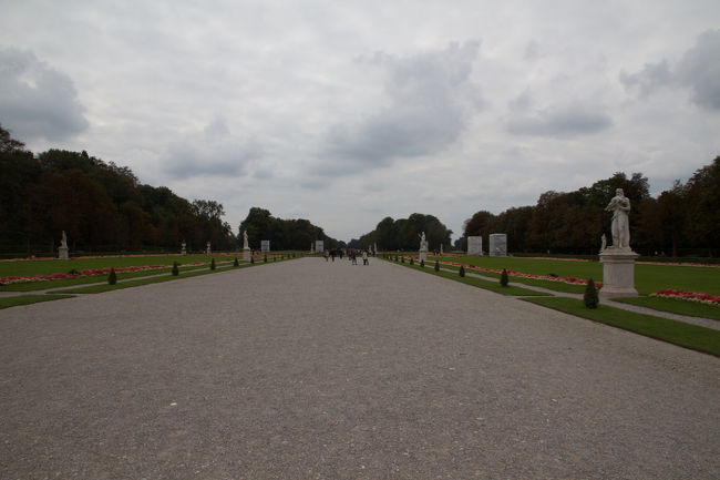 広い…とうてい散策する気にならず。