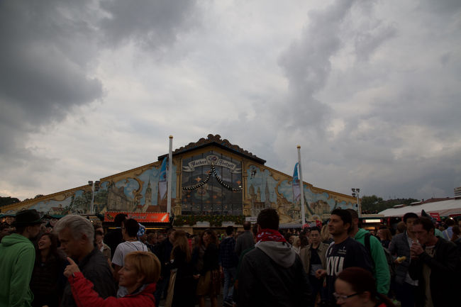 休日だからか昨日以上に混んでて、身動き取るのさえたいへん。