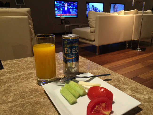 ひとまずトルコのビールで喉を潤す。