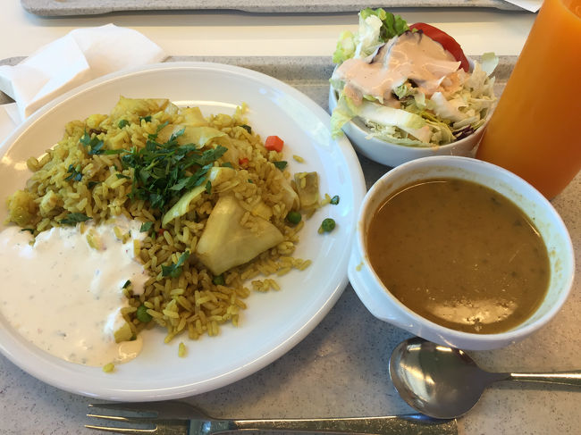 昼食は大学の食堂で。味は…悪くない程度。