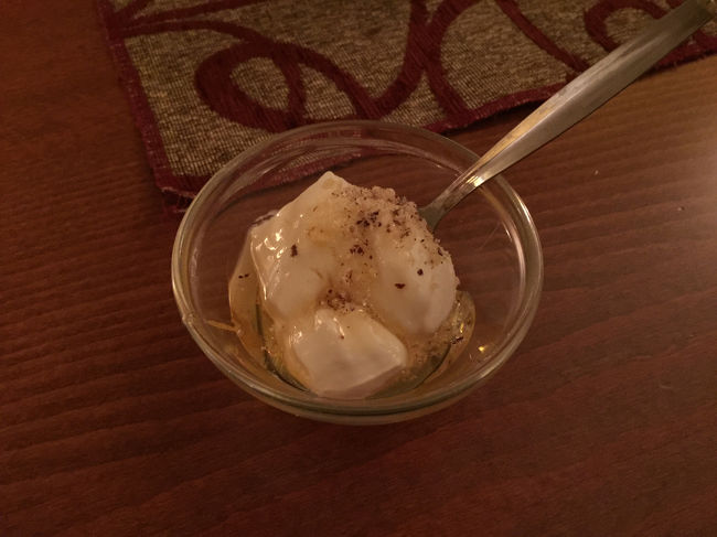 デザートにギリシャヨーグルトが出てきた。