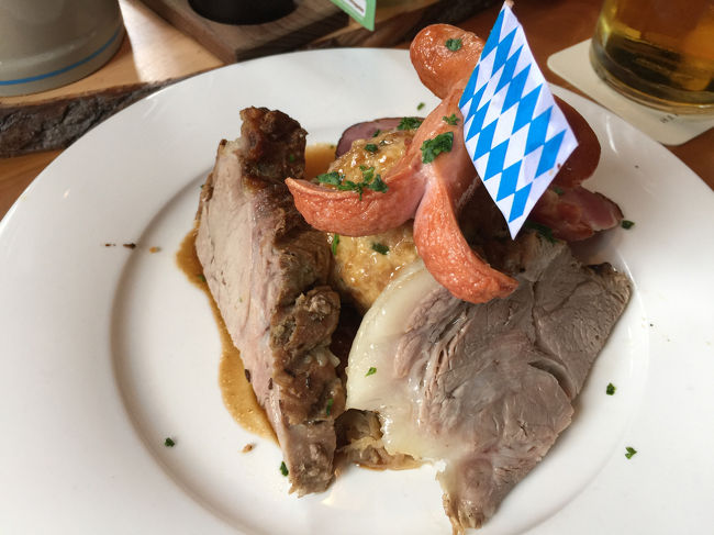 近くの町で昼食。肉の盛り合わせだったのだが、美味し過ぎた。