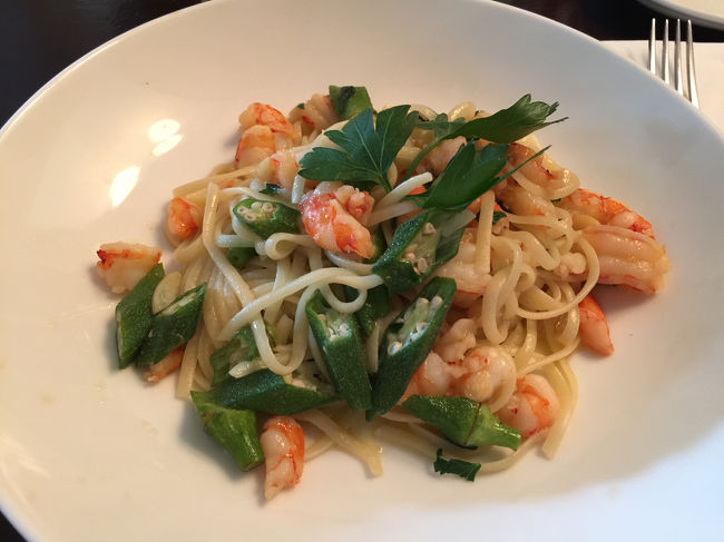 会社の方々と昼食。こんなところでオクラのパスタが！と思ったが、オクラはもともと外国から日本に持ち込まれた物だったらしい。