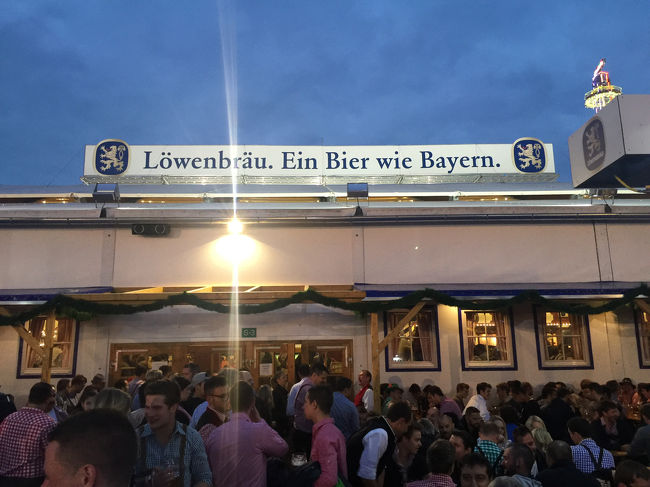 レーベンブロイのテント。近付くことすらできない。