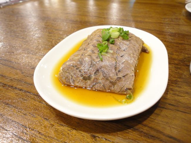 牛肉のおつまみ系です。<br /><br />８ドルでした。<br /><br /><br />好き嫌いが分かれるかなぁ・・・・