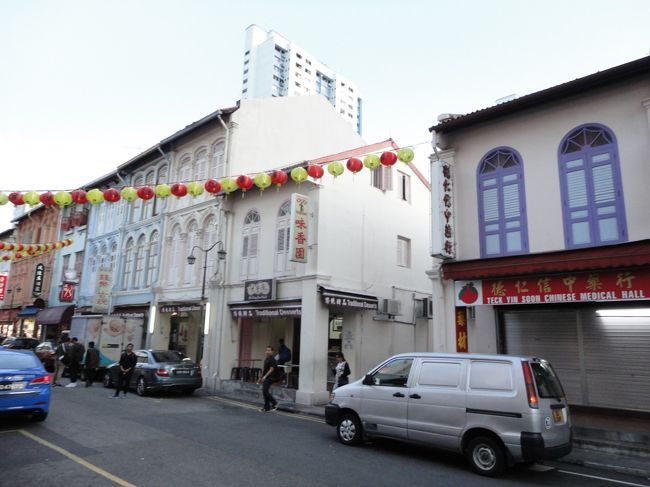 お店を出て、食後のデザートで来ました。<br /><br />味香園です。<br /><br /><br />※ちなみに明るいけど、これ夜の7時です。日本とは全く違いますね〜