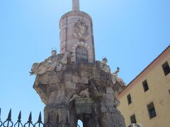 【サンラファエル勝利の像】
サンラファエルの像はローマ橋中ほどにもありましたね。
サンラファエルは13世紀に流行したペストからこの街を救ったと言われています。
守護天使とされ、この街では毎年サンラファエル祭りが行われています。