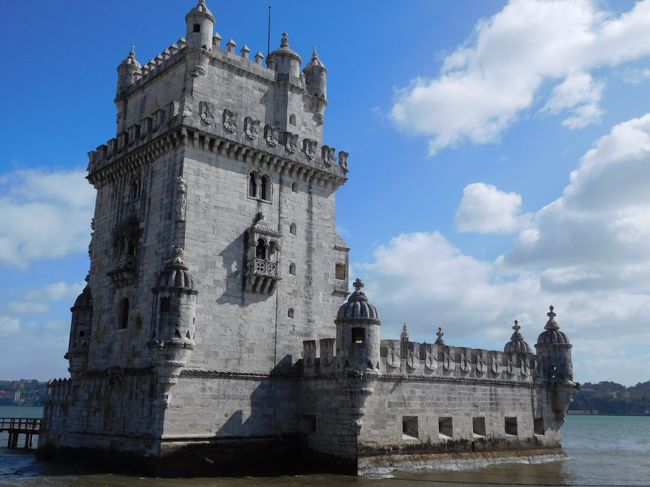 ベレンの塔。<br />ここで空港からのシャトルバスで一緒だった中国人？を見かけました。やっぱり行動パターンは一緒なのね。