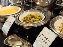 朝食です
素泊まりだったので、朝食会場に行って、部屋付けにしてもらいました
大人１人１８００円です

ゴーヤーチャンプルーがあって、うれしいです