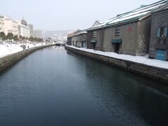 朝８時５２分、快晴の小樽運河です。