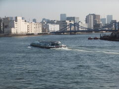 【新大橋・隅田川・松尾芭蕉】

隅田川を走る遊覧船
