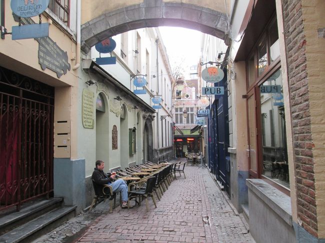 食事を終え、皆が向かう方向へ。<br />