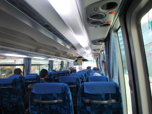 高速バスを乗り継いで