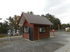 陸中中野駅．所在は洋野町中野．
陸中夏井駅から6.0km，久慈駅から16.5km．
国道45号から東へ下った箇所にある集落の東端にある無人駅．
東へ50m程で海になるが，松林があり見えない．