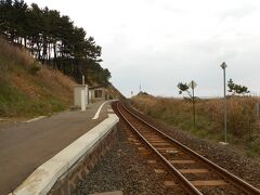 有家駅．うげと読む．所在は洋野町有家．
陸中中野駅から2.6km，久慈駅から19.1km．無人駅．
駅の南側が砂浜になっていて，震災時は線路が流出したようだ．
この付近は車窓からの眺めも良さそうだ．