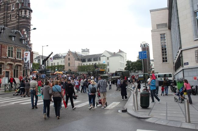 王立美術館がある高台に上って景色を見ようと歩いていくと、なにかイベントが行われていました。