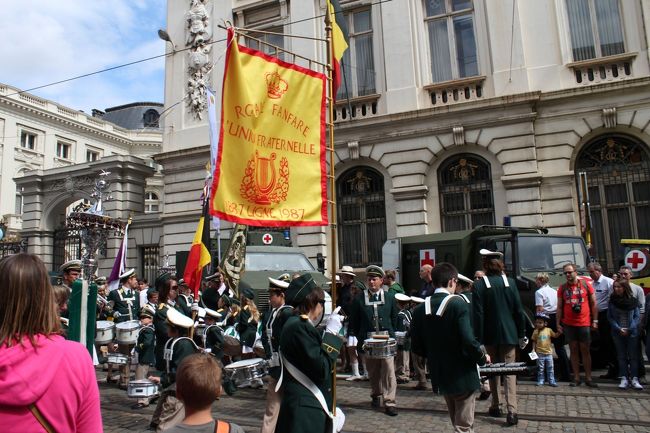 見学者との距離が近いところがベルギー風。