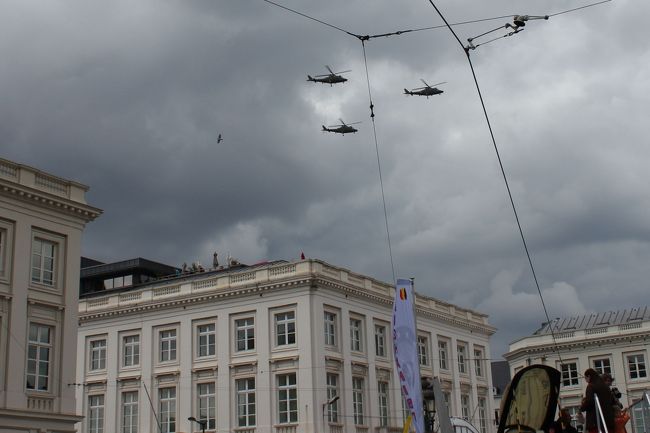 型がいろいろあるみたいです。<br /><br />右下にちらっと写っているのが戦闘機のコックピット。