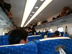 新幹線に乗りこみました。