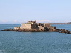 『プティ・ベ島』の要塞 "Fort National" は
敵の攻撃に備え、17世紀に建造されました。