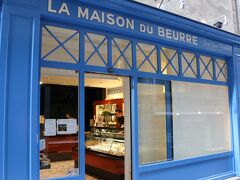 こちらは有名なバターのお店 "La maison du Beurre"

さすがに旅の途中でバターは買って帰れないので
美味しいと評判のフロマージュ・ブランを食べてみたかったけれど
タイミングを逃してしまい、残念！
（街歩きの後に戻ったら、もうクローズしていました）