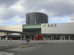 函館空港に到着後、バスでJR函館駅に来ました。