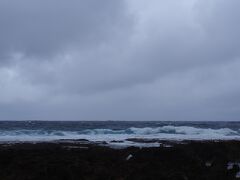 こちらは「熱帯魚の家」なんですが、熱帯魚ちゃんは見当たらなかったのです。
海も相当荒れてましたしね。
白波が立ってました。
でも、水がほんまに綺麗だから激しい波も綺麗な色なんですよね。