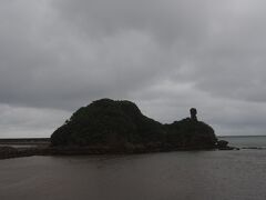 ガラサー山の男岩。
拳を突き出したような岩が男性的なシンボルと言われているそうで、先ほどのミーフガーの女岩と対になっているんですね。