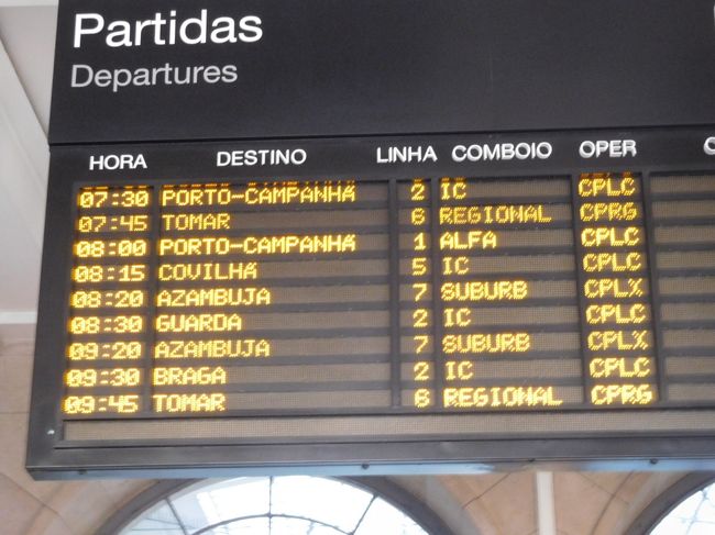 サンタ・アポローニャ駅から、８時発のポルト・カンパニャン行アルファ・ペンドゥラールでポルトへ向かいました。<br />インターネットからの事前予約で、一等車で２５．５ユーロでした。<br />車内での朝食も、事前に予約しておきました。<br /><br />ポルトガルではポルトガル鉄道や長距離バスに何度か乗りましたが、どれもほぼ時刻表通りで安心できました。