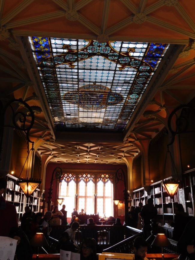 レロ・エ・イルマオン<br /><br />店内も混雑していました。