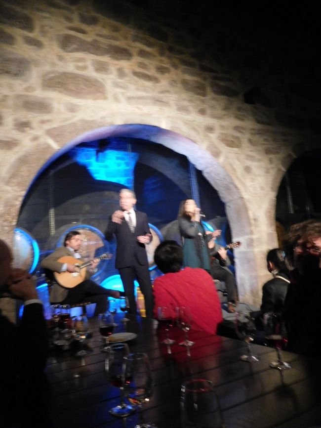 最後に２人で２曲ほど歌いました。<br /><br />１９時１５分頃終了です。