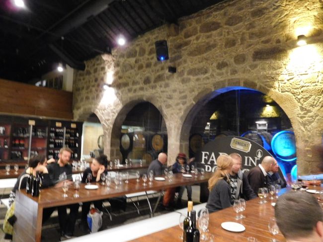 ファドショーの会場。<br /><br />昼間は、ワイナリーツアー後の試飲場所だと思われます。