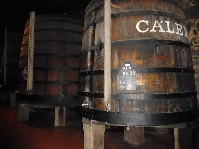 カレムのワイナリー。<br /><br />一応英語ツアーに参加しましたが、１７時５０分からポルトガル語のワイナリーツアー、続いて１８時から英語のワイナリーツアーがありました。もともと英語もたいしてわからないし、ガイドさんはかなりポルトガル語訛りのある英語で余計わからなかったので、どっちに参加しても大差なかったような気もします。