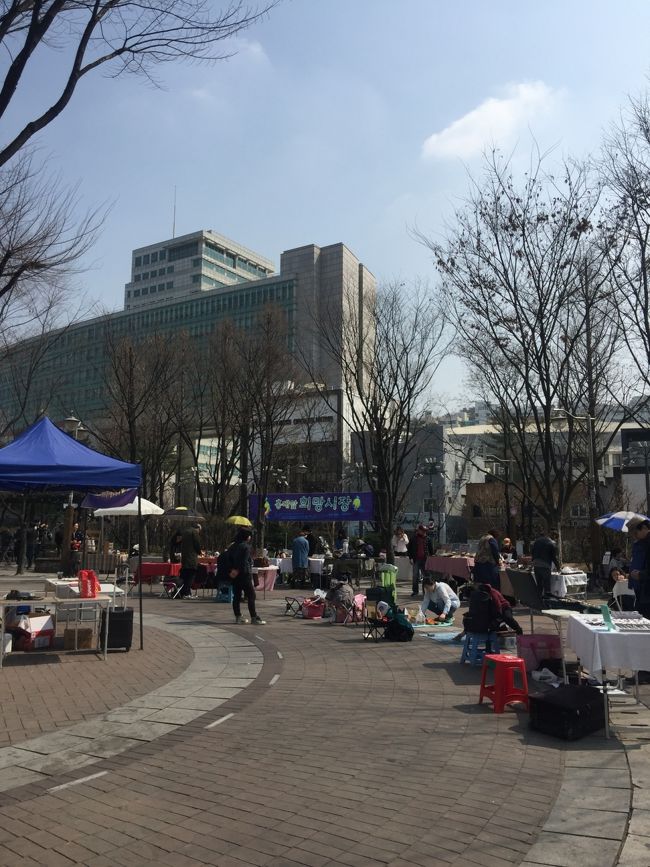 弘大（ホンデ）に移動。<br /><br />オリニ公園、週末フリーマーケットに参戦。<br />