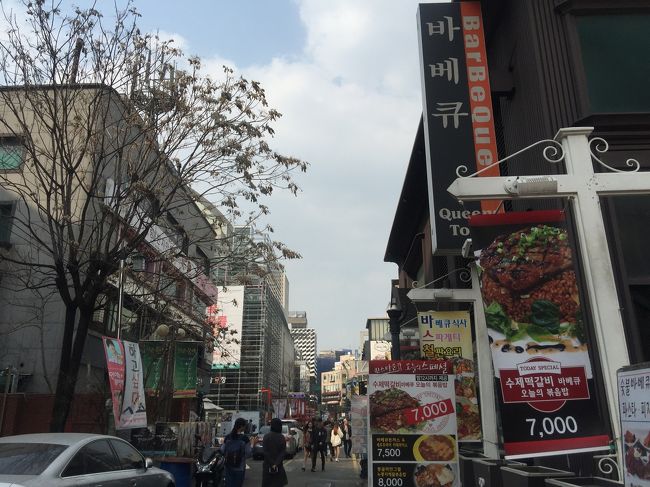 少し入った通り。