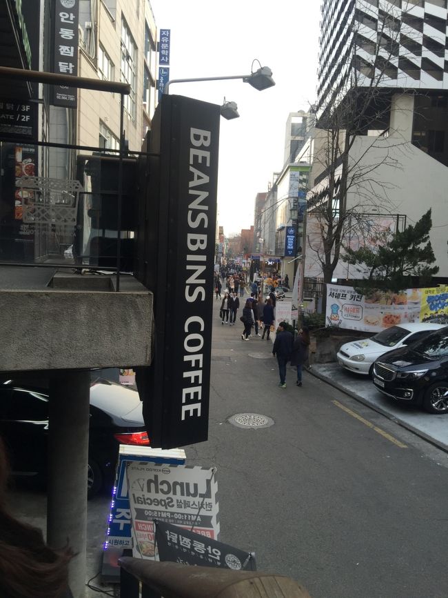 終わって一息つこうと、カフェに。