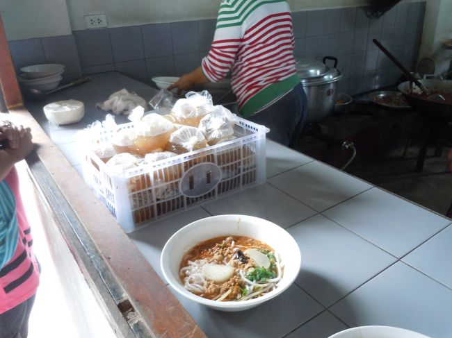 ３０バーツぐらいだったかな、収益は教会に収められると思う。