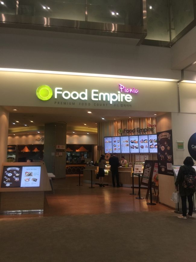 金浦空港にて。<br /><br />早めに到着して、ロッテ金浦で最後のお買物。<br />