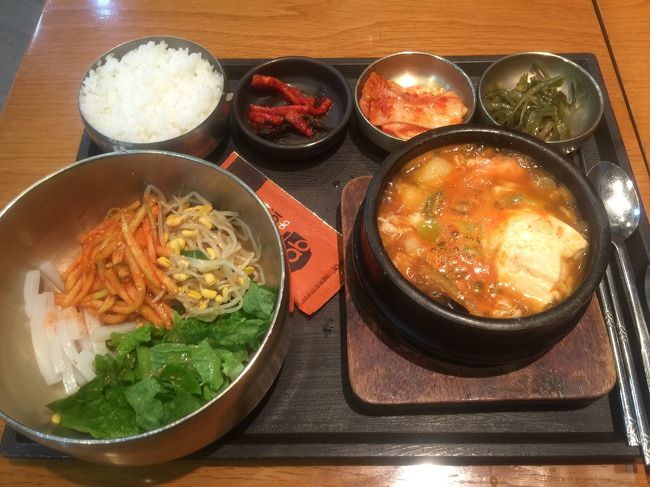 スンドゥブチゲ定食。<br /><br />お豆腐が中のほう冷たかったよ！！<br /><br />残念。<br />