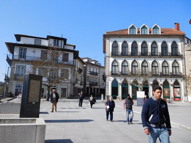 サン・ゴンサーロ教会の前の広場。