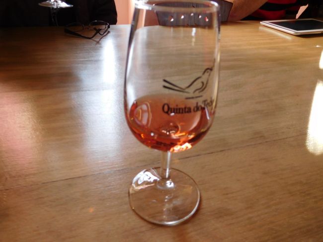 ２０分程度のワイナリーツアーのあと、　３種類のワインを試飲しました。