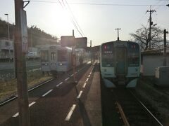 16:38
阿波池田のひとつ手前‥佃駅で土讃線の普通列車と列車交換の為、6分停車します。
徳島線はここまでで、佃→阿波池田の1区間は土讃線を走ります。