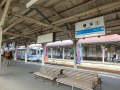 8:58
琴平に着きました。
金比羅山のある駅ですが、今日はお参りをする時間がありません。
急いで乗り換えます。