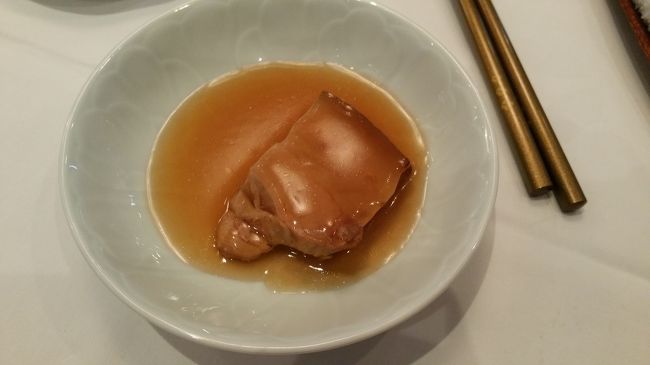牛肉の角煮はトロトロで、お箸で切れます。