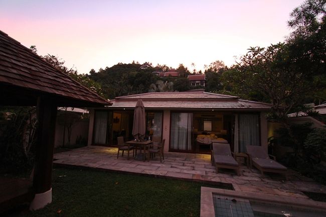 カメラ片手にゴゾコゾしだす<br />