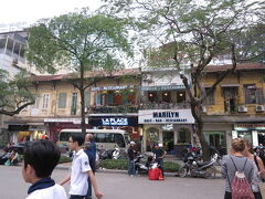 花より団子で、次の目的は大教会前のカフェLa PLACE☆
 