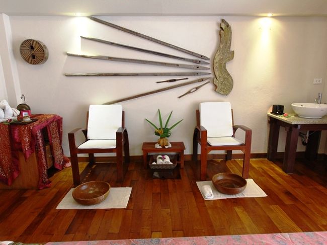 最初にここで<br />ティーをいただきつつ足モミ