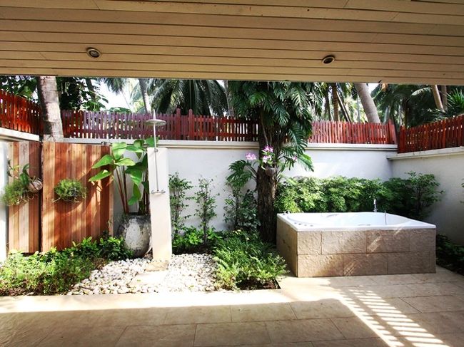 シャワーとバスもありました